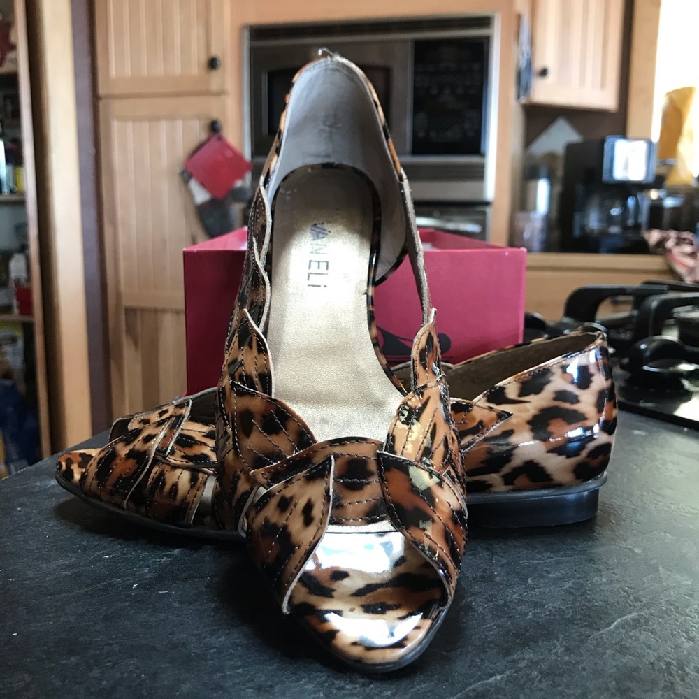VanEli size 4.5. Leopard pattern